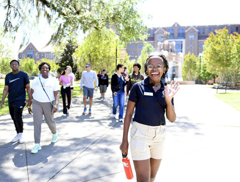 Picture of tour guide waving at FSU.